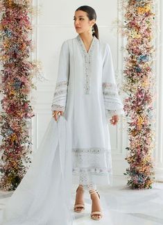 Farah Talib Aziz, Lace Suit, Pakistani Designer Suits, Silver Silk, Eid Dresses, Desi Style, Boutique Dress Designs, Pakistani Dress Design