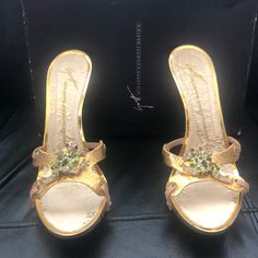 Absolutely Gorgeous Brand New Giuseppe Zanotti Shoes. Authentic Made In Italy Size: 38.5 Color: Gold Please Ask All Questions Before Purchase. Aquamarine Aesthetic, Prom Inspo, Zanotti Shoes, Giuseppe Zanotti Shoes, Archive Fashion, Summer Lookbook, Aesthetic Shoes, Window Shopping, Gold Heels