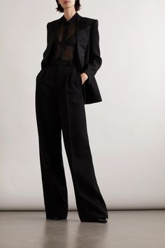 Style Androgyne, Estilo Kardashian, Pants Drawing, Black Tie Attire, Androgynous Outfits, Tuxedo Women, Satin Noir, Tuxedo Style, All White Outfit