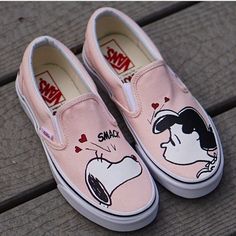 Vans #peanuts #vanspeanut colección 2017 What To Wear To Yoga, Snoopy Shoes, Best Vans, Vans Disney, Custom Vans Shoes, Cute Vans, Vans Original, Vans Outfit