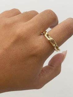 14K Fancy Paperclip Ring  -Solid 14K Gold -Available in a 7 US size  -Beautiful ring with a Paperclip design  -Yellow gold band  -Perfect for daily wear!  -Can be styled alone or with other rings  -(Message us if you have any questions-*ITEMS SOLD BY PIECE THEREFORE WEIGHT IS UNDETERMINED* Paperclip Ring, Butterfly Ring, Beautiful Ring, Chain Ring, Gold Band, Signet Ring, Paper Clip, Rings Statement, Gold Bands