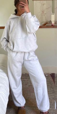 Cute Sweatsuit Outfits, Sweat Sets Aesthetic, Bodysuit Sweatpants Outfit, Cute Sweat Sets, Matching Sweatsuit Outfits, Cute Tracksuits, Matching Set Outfit Sweats, Comfy Sweatpants Outfit, Aritzia Sweatsuit