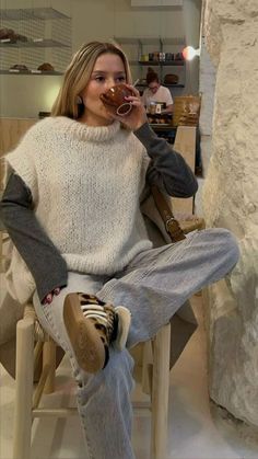 Adidas Fall Outfit, Cozy Sweaters Outfits, Dinner Outfit Casual, Adidas Samba Outfit, Leopard Print Outfits, Samba Outfit, Latina Outfits, Estilo Indie, Skandinavian Fashion