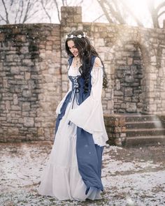 Midevil Outfits Women, Elegant Fairy Costume, Mideavel Dresses, Midevil Times Outfits, Ren Faire Outfits Princess, Princess Ren Faire Outfits, Narnia Outfits Dresses, Modern Midevil Outfits, Rennassaince Outfits