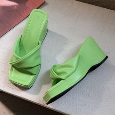 Jamaica Fits, Apperal Fashion, Summer Platform Sandals, Fashion Collection Inspiration, Trendy Block Heels, Pretty Sandals, Women Platform Sandals, Fashion Shoes Sandals, Types Of Heels