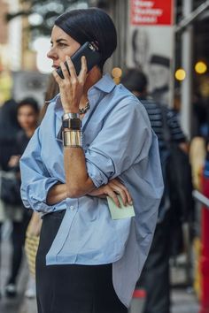 Converse Outfits, Daily Fashion Inspiration, Street Style Outfit, Michael Jordan, Blue Shirt