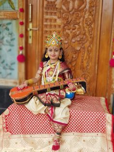 Kids Goddess Costume, Indian Girl Makeup, Das Mahavidya, Train Costume, Saraswati Mata, Traditional Makeup, Birthday Chart