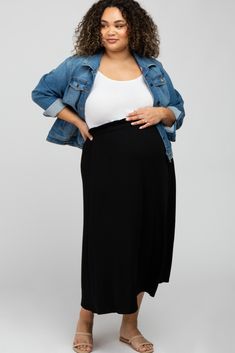 An ultra soft knit maternity plus size midi skirt featuring an elastic waistband and side pockets. The Black Gathered Waist Maternity Plus Midi Skirt is perfectly bump-friendly! Plus Size Pregnancy Fashion, Plus Size Pregnancy Outfits, Maternity Fits, Plus Size Midi Skirt, Maternity Plus Size, Plus Size Maternity, Maternity Outfits, Fall Wedding Guest Dress, Trendy Maternity