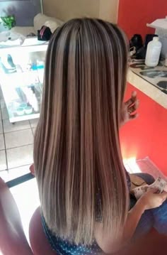 Easy layered hairstyle ideas | Trendy hairstyle ideas #black #hair #style #ideas Skunk Highlights, Light Brunette Hair, Skunk Hair, Light Brunette, Chunky Highlights, Cute Hair Colors, Brown Hair Looks, Hair Color Streaks, Brunette Hair With Highlights