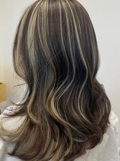 Blonde Highlights On Dark Hair, Hair Color Streaks, Black Hair With Highlights, Dark Hair With Highlights, Dyed Hair Inspiration