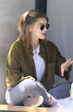 Lucy Hale Fall Outfits, Western Day Outfit, Lucy Hale Outfits, Lucy Hale Style, College Looks, Looks Jeans, Mode Hippie