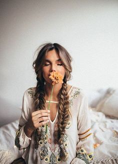 Mara Hoffman x Anthropologie Stile Hippie Chic, Bridget Bardot, Boho Mode, Estilo Hippy, Mode Hippie, Hippie Hair, Loose Braids, Estilo Hippie, Bohemian Hairstyles