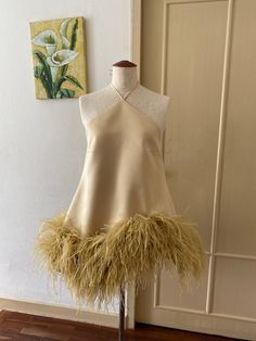 Made to order  -Please check my sizes chart before ordering -if it doesn't  fit  with my size chart please measure your bust waist hips and height for me -Zipper closure on back -Dress decorated with the real ostrich feathers  -Color: more than 18 colors white color 👇 https://sginstar.etsy.com/listing/1547194736 Luxury Feather Trim Mini Dress For Party Season, Luxury Tulle Dress For Costume Party, Feather Dress Short Wedding, Feather Top Trim Dress, Luxury Feathered Mini Dress For Party, Luxury Mini Dress With Feather Trim For Women, Luxury Glamorous Mini Dress With Ostrich Feathers, Luxury Embroidered Mini Dress For Party, Luxury Mini Dress With Feather Trim