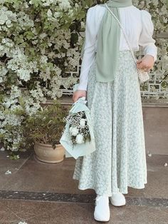 #fashion #shirt #shirtstyle #skirtfashion #floral #outfitoftheday #outfitstyle #outfitpost #dressesforwomen #dresstoimpress Regular Outfits Casual Womens Fashion, Loose Fit Outfits, Estilo Hijab, Modesty Outfits, Muslim Outfits Casual