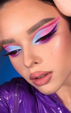 Difficult Makeup Looks, Colourful Makeup Looks Creative, Artistic Eye Makeup, Bold Eye Makeup Looks, Full Color Makeup, Maquillaje Full Color, Dewy Summer Makeup, Summer Makeup Ideas, Daring Makeup