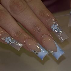 Prettiest Nail Designs, Blue Nail Designs With Charms, Light Blue Nail Inspo Acrylic, 15 Nails Ideas, Light Blue And Gold Nails, Nail Inspo Latina, Floral Acrylics, Pretty White Nails, Virgo Nails Designs