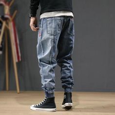 Swat Outfit, Men Jogger Jeans, Mens Converse Outfit, Men Jeans Loose, Mens Converse, Japanese Style Fashion, Hip Hop Joggers, Men Jogger, Joggers Jeans