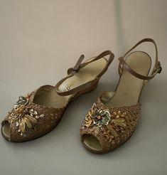 "Hi Brows Vintage Raffia Peep Toe Sandals circa 50s-60s. SO CUTE! Low 2 1/2\" wood wedge heel and ankle strap sling sandal. Fits 8-8.5 US Women's Could use resoling, or perhaps just heel replacement, but wearable as is." Vintage Brown Sandals With Low Heel, Vintage Brown Low Heel Sandals, Vintage Brown Sandals For Summer, Vintage Brown Evening Sandals, Brown Vintage Evening Sandals, Vintage High Heel Summer Heels, Vintage Wedge Sandals For Spring Formal, Vintage Wedge Sandals For Formal Spring Occasions, Vintage Brown Sandals With Wooden Heel