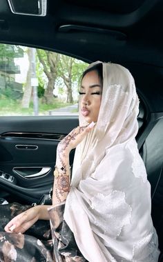 Hijabi Flower Aesthetic, Islam Outfits, Luxury Abaya Aesthetic, Pretty Somali Girl, Somali Hair, Somali Girl, Somali Clothes, Somali Clothing, Somali Wedding