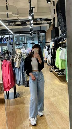 College Outfit Inspo Summer, Photo Day Outfit School, Ig Mirror Selfie, Ootd Poses Instagram, Everyday College Outfits, Casual College Outfits Summer, Simple Outfit Ideas For School, Aesthetic College Outfits, College Outfits Summer Casual