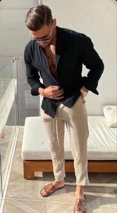 Dubai Fits, Mens Vacation Outfits, Brunch Outfit Summer, Mens Linen Outfits, Vacation Outfits Men, Italian Mens Fashion, Mens Smart Casual Outfits, Classy Outfits Men, Mens Summer Outfits