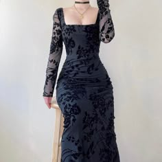 Prom Dress Inspiration Sleeves, Gothic Elegant Dress, Prom Dresses Alternative, Formal Classy Dresses, Formal Goth Dress, Prom Dresses Goth, Long Sleeve Lace Dress Formal, Formal Goth Outfits, Long Sleeve Dress Prom