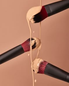 Make Up Brushes Photography, Makeup Aesthetic Photography, Beauty Blender Photography, Foundation Photography Product, Makeup Brush Photography, Product Photography Makeup, Cosmetics Photography Instagram, Makeup Photography Products, Beauty Cosmetics Photography