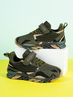 Verde militar  Collar   Letras,Camuflaje Zapatos para correr Embellished   Zapatos para niños Knit Sneakers, Camo, Nike, Collar, Sneakers