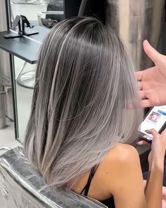 Saç Pelo Color Ceniza, Balayage Hair Grey, Hair Magic, White Hair Color, Hair Color Underneath, Grey Hair Inspiration, Ash Hair Color