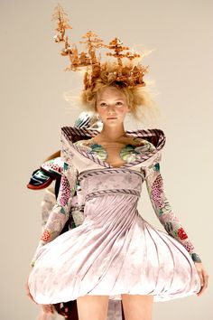 Japonisme Fashion, Alexander Mcqueen Book, Mcqueen Couture, Gemma Ward, Model Runway, Savage Beauty, Head Wear, Miuccia Prada, Body Makeup