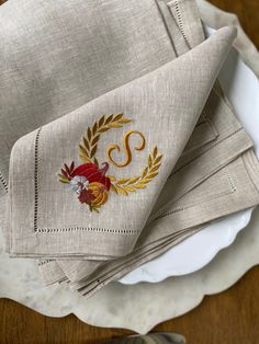 Beautiful embroidered 100% linen napkins with your personalized monogram. They are perfect for your Thanksgiving dinner or any other event you will be hosting during the Fall season. Our elegant design will allow you to create a farmhouse elegant dining table set up. These natural linen napkins measure approximately 20”x20” inch and have a hemstitched finish all-around. They are the ideal wedding, anniversary or Christmas gift. Farmhouse Elegant, Embroidered Linen Napkins, Elegant Dining Table, Embroidery Napkins, Thanksgiving Napkins, Monogrammed Linens, Embroidered Napkins, Christmas Napkins, Table Set Up