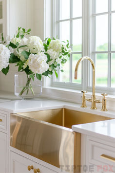 white countertops gold faucet gold sink White Kitchen Brushed Gold Hardware, Kitchen Gold Faucet, Gold Kitchen Countertops, White Sink With Gold Faucet, Silver Sink With Gold Faucet, White Farmhouse Sink Gold Faucet, White Sink Gold Tap Kitchen, Gold Apron Sink, Kitchen Faucet Ideas