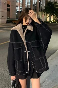 Casual Work Clothes, Thick Jacket, Denim Jacket Winter, Korean Fashion Winter, Black Jean Jacket, Casual Outwear, Women Coat, Cowgirl Outfits, Casual Work Outfits