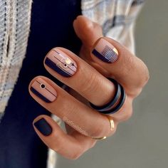 @ashes558 • Instagram photos and videos Simple Manicure, Hippie Nails, Edgy Nails, Modern Nails, Gold Nail