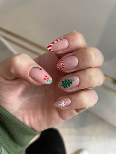 Unhas natal Christmas Nails￼, Chistmas Nails 2022, Nails Idea Christmas, Cute Nail Ideas For Christmas, Christmas Nails Gels, Cute Nail Designs Christmas, Nails Xmas Design, Christmas Nail Inspo 2022, Gel Nail Christmas Designs