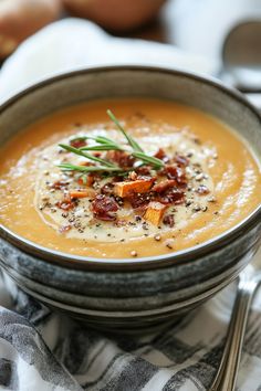 Creamy soup garnished with herbs and crispy bacon bits in a rustic bowl. Sweet Potato Soup, Soup And Stew, Coconut Curry, Healthy Dishes