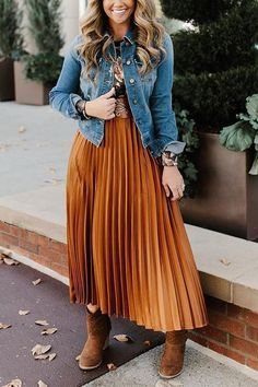 Pleated Maxi Skirts, Shimmer Top, Long Skirt Outfits, Maxi Skirt Outfits, Pleated Maxi Skirt, Pleated Maxi, Maxi Skirts, Boho Vintage