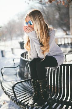 Barefoot Blonde - Snow Attire! Aline ♥ winter fashion Boot Photography, Tall Snow Boots, Outdoor Pics, Look Winter, Photography Christmas, Barefoot Blonde, Ray Ban Aviator, Looks Style