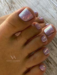 Pink Sparkle Pedicure, Lilac Pedicure Toenails, Glitter Pedicure Ideas, Glitter Toes Pedicure, Glitter Toe Nail Designs, Sparkle Toe Nails, Gray Pedicure, Chrome Pedicure Toenails, Best Summer Pedicure Colors