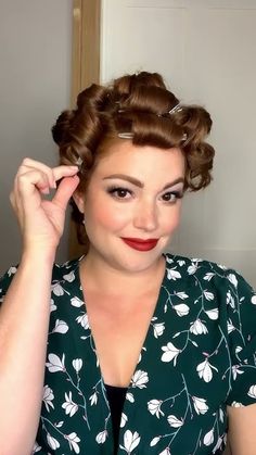 How To Vintage Hairstyles, 1940s Hairstyles With Hats, Retro Hair And Makeup, 1940s Hairstyles For Long Hair Updo, 1940s Hairstyles Short Tutorials, 1940 Hair Tutorial, 40s 50s Hairstyles, How To 50s Hairstyles, Pinup Hair Tutorial Long