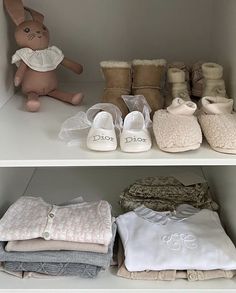 dior baby closet baby shoes pink girl Girl Gym Aesthetic, Aesthetic Night Life, Old Money Girl, Fashion Week Nyc, Golden Outfit, Aesthetic Workout, Tennis Aesthetic