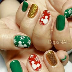 Disney Christmas Nails: Inspiring Designs & Ideas! December Disney Nails, Disney Christmas Pedicure, Disney Holiday Nails Christmas, Disney Christmas Nail Ideas, Disney Christmas Nails Acrylic, Holiday Disney Nails, Disney Xmas Nails, Disney Christmas Nail Designs, Christmas Mickey Nails