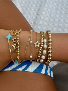 Bracelet Combos, Jewellery Stack, Xoxo Jewelry, Gold Bracelets Stacked, In Love With Life, Jewelry Stack, Cute Jewellery, Preppy Jewelry, Bracelet Stacks