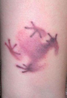 27 Tattoo, Cream Tattoo, Frog Tattoo, Petit Tattoo, Frog Tattoos, Geniale Tattoos, Tattoo Cover, Design Tattoo, Skin Art