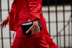 Blazer Street Style, Lesbian Fashion, London Fashion Week Street Style, Straight Cut Jeans, Street Style Trends, The Best Street Style, Best Street Style, Spring Street Style, Spring Fashion Trends