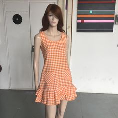 "Super Cute 60s - Soft Orange Gingham - MiniDress - Fitted Bodice with A-Line skirt and Frilled hem - The dress is empire cut with patch pocket and back Zipper - Fun and Flirty Cotton Summer Dress.   Label: No Label but shop made Size: No size specified but would best suit approx modern UK10.  However to ensure good fit please take note of the following measurements below. Bust - 34\" / 86.5cm Rib cage under Bust 30\"/ 76cm Length Centre Back 31\"/ 78.5cm Vintage Condition: Good vintage conditio 60s Summer Dress, 60s Fashion Summer, Vintage Gingham Dresses With Square Neck, Orange Gingham Outfit, 1960s Summer Fashion, Mod 60s Fashion, Retro Fitted Gingham Vintage Dress, Retro Gingham Vintage Cotton Dress, Orange Core