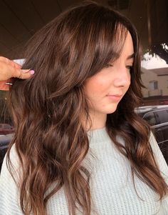 Bangs And Balayage, Classic Bob Haircut, Bangs Wavy Hair, Triangle Hair, Long Shiny Hair, Brown Hair With Blonde Highlights, Elegant Beauty, How To Style Bangs