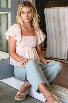 Eloise Puff Sleeve Top in Ivory & Coral | Altar'd State Outfit Ideas For Plus Size, Ruffle Tops Outfit, Back To School Outfit Ideas, School Outfit Ideas, Back To School Outfit, Dressy Shirts, Senior Picture Outfits, Casual Preppy Outfits, School Style