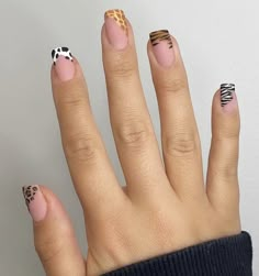 Jel Nails, Maquillage Yeux Cut Crease, Nail Design Glitter, Teen Nails, Animal Print Nails Art, Cow Nails, Grunge Nails, Animal Nails, Black Cow