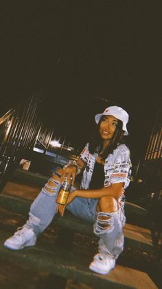 90s Hip Hop Outfits For Women, Skater Girl Style Outfits, 90's Fashion Outfits, 90s Poses, Outfits Tomboy Style, Girl Style Outfits, 90s Streetwear Hip Hop, 90s Street Wear, 90s Fashion Black Women